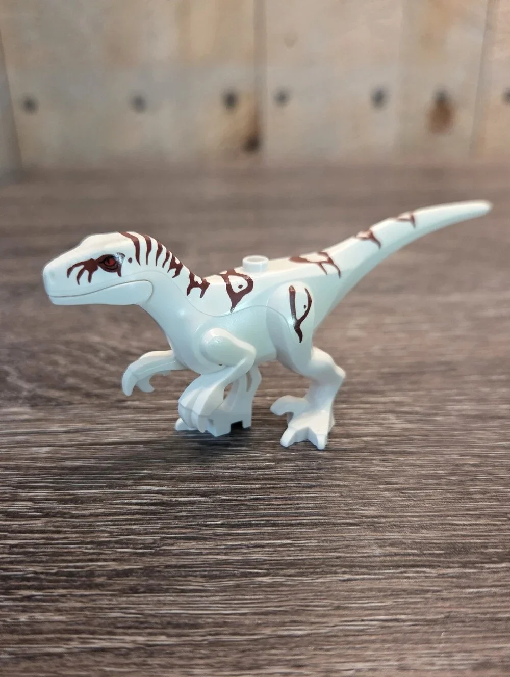 Lego Jurassic World Dinosaur ATROCIRAPTOR White w/Reddish Brown Marks, 76945